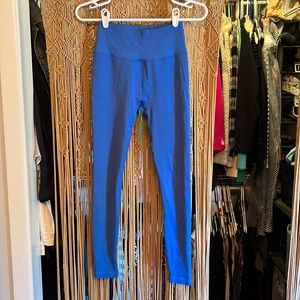 Spiritual gangster leggings in light blue.